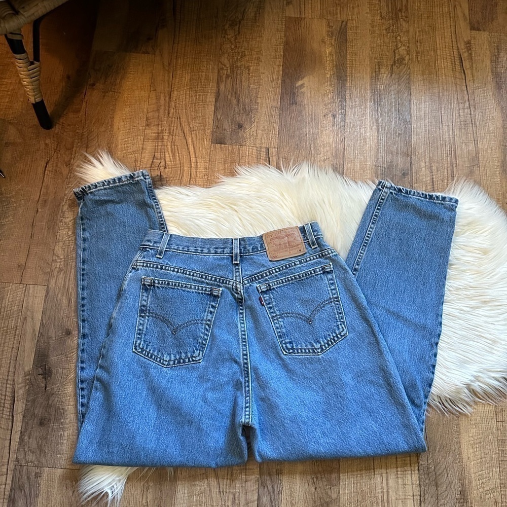 LEVI’S 550 Jeans In Medium Wash - Picture 4 of 5